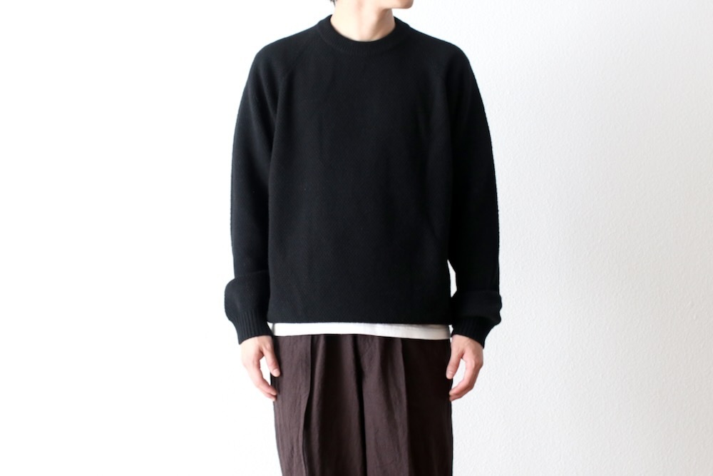 ATON (ȥ) "LAMBS WOOL CREWNECK SWEATER"