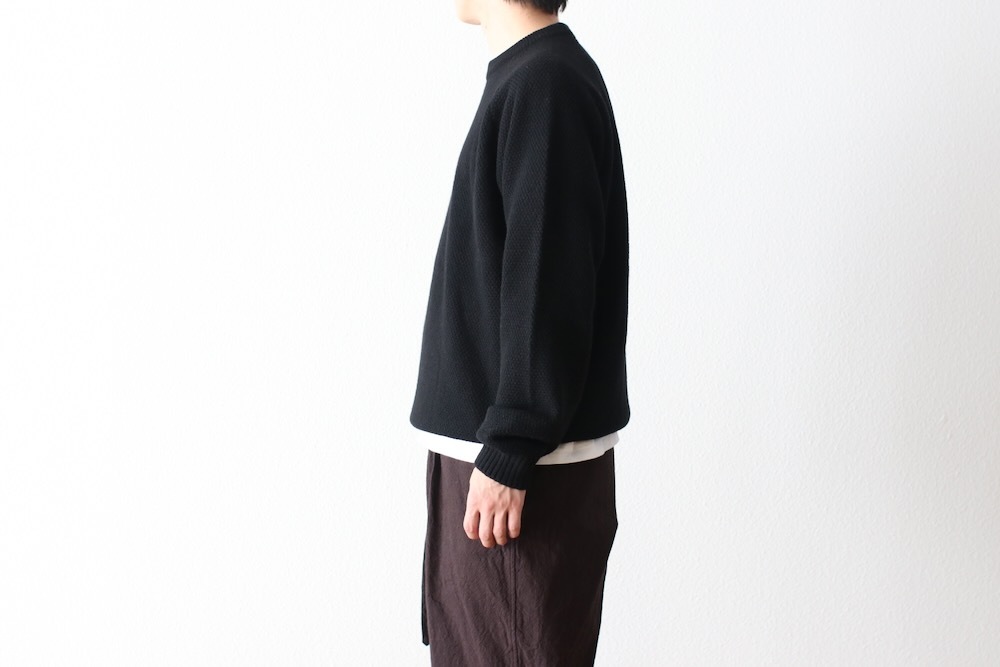 ATON (ȥ) "LAMBS WOOL CREWNECK SWEATER"