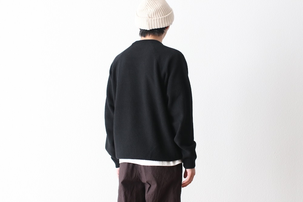 ATON (ȥ) "LAMBS WOOL CREWNECK SWEATER"