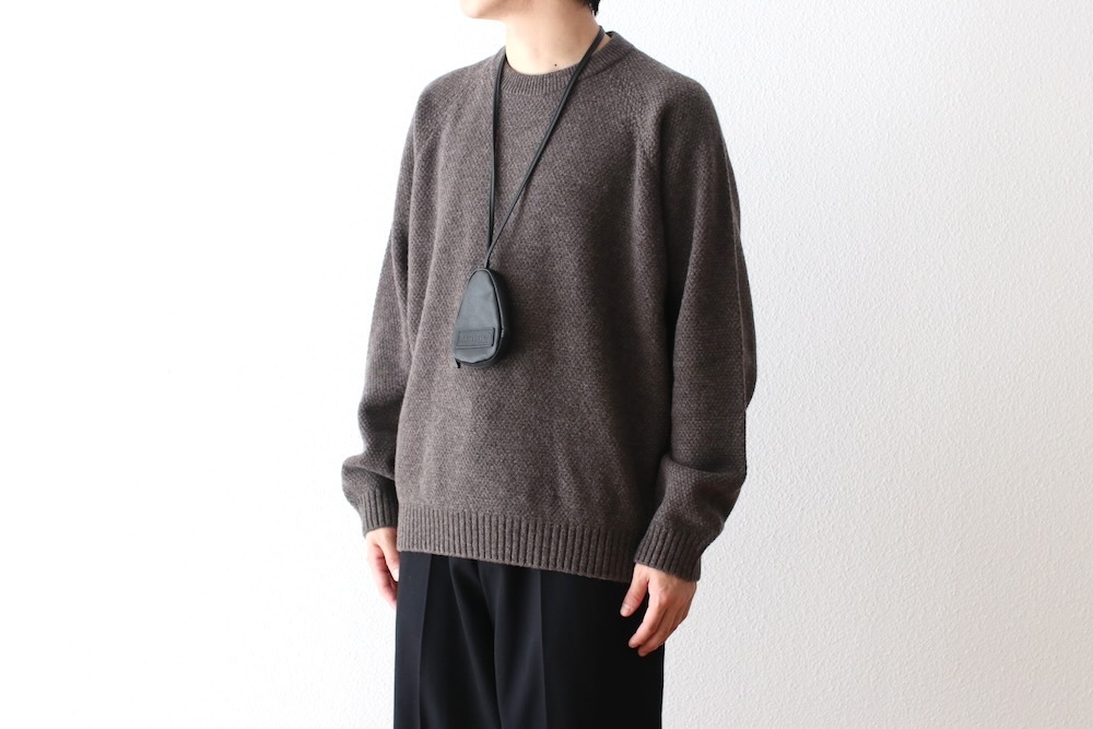 ATON (ȥ) "LAMBS WOOL CREWNECK SWEATER"