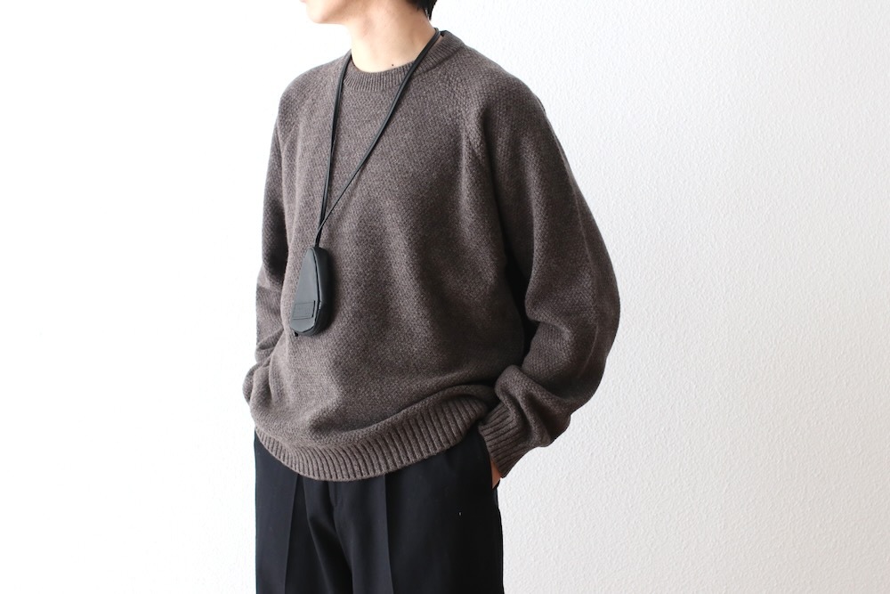 ATON (ȥ) "LAMBS WOOL CREWNECK SWEATER"