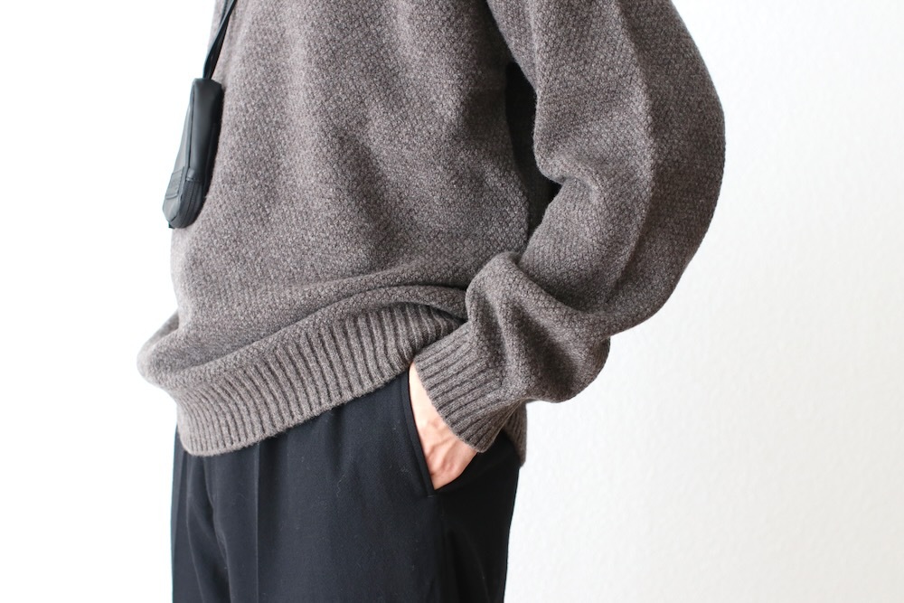 ATON (ȥ) "LAMBS WOOL CREWNECK SWEATER"