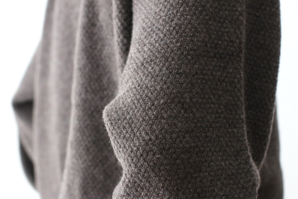 ATON (ȥ) "LAMBS WOOL CREWNECK SWEATER"