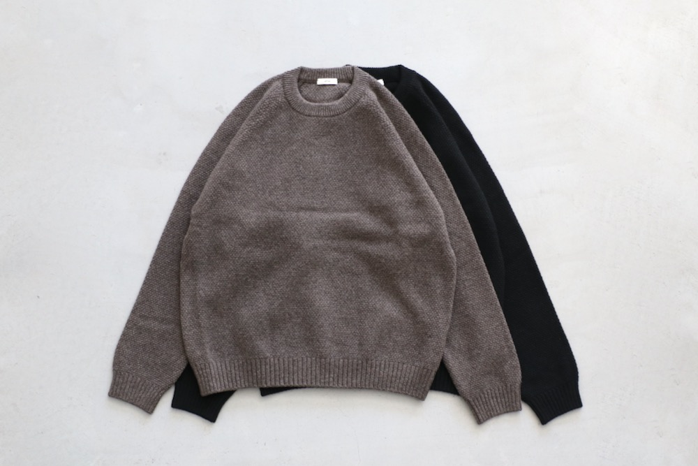 ATON (ȥ) "LAMBS WOOL CREWNECK SWEATER"