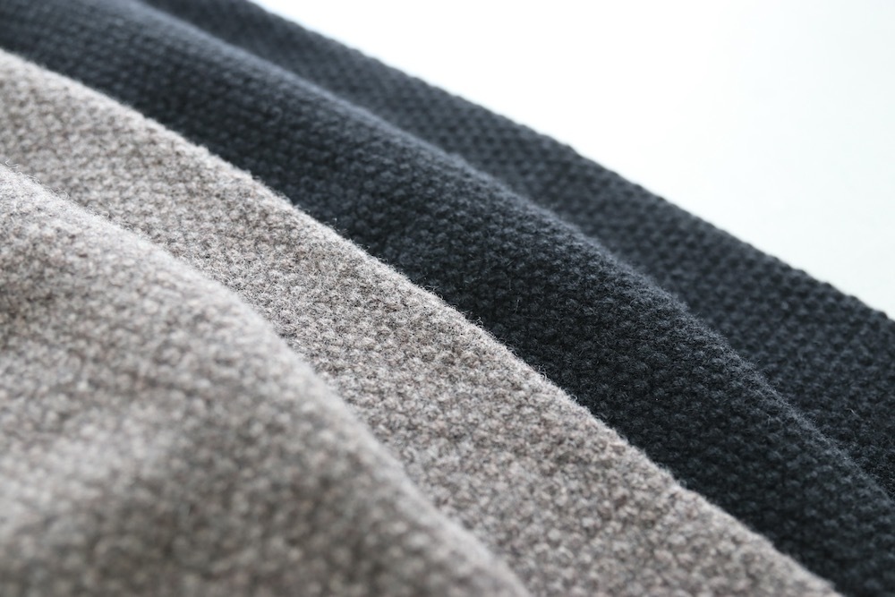 ATON (ȥ) "LAMBS WOOL CREWNECK SWEATER"