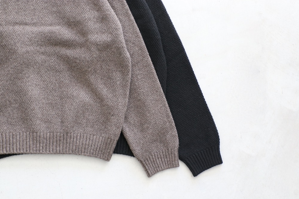 ATON (ȥ) "LAMBS WOOL CREWNECK SWEATER"