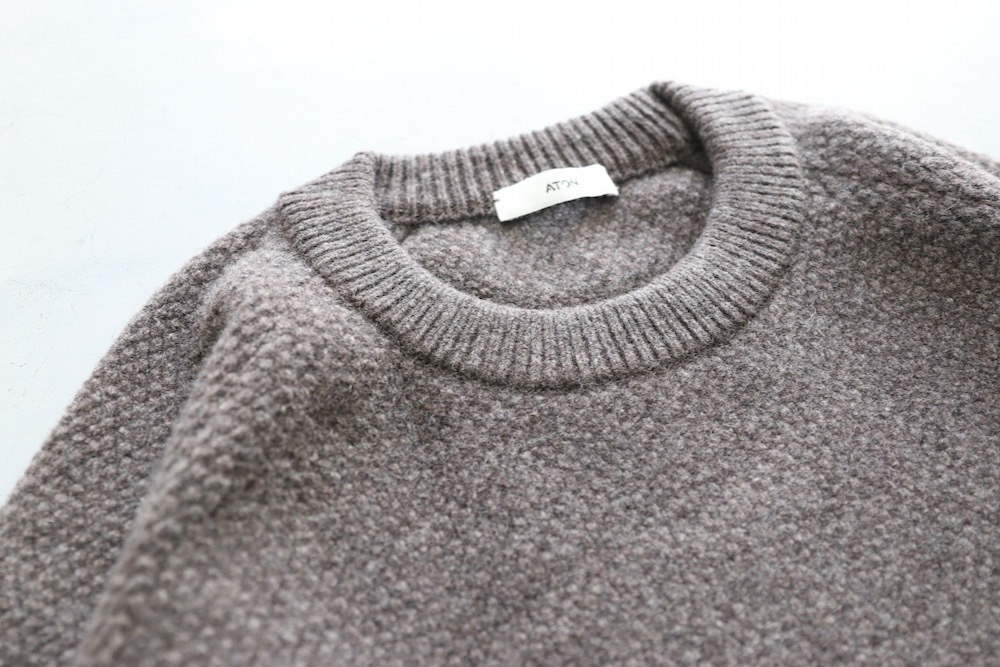 ATON (ȥ) "LAMBS WOOL CREWNECK SWEATER"