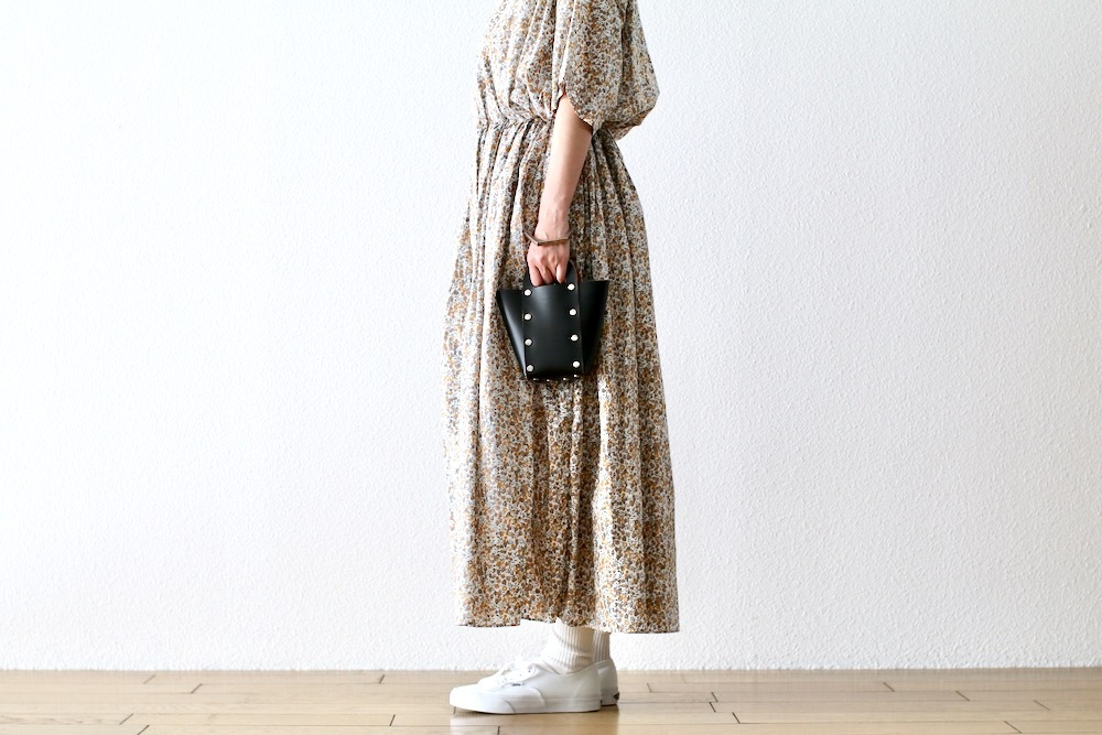 HenderScheme (���������������) "assemble daikei hand bag S"