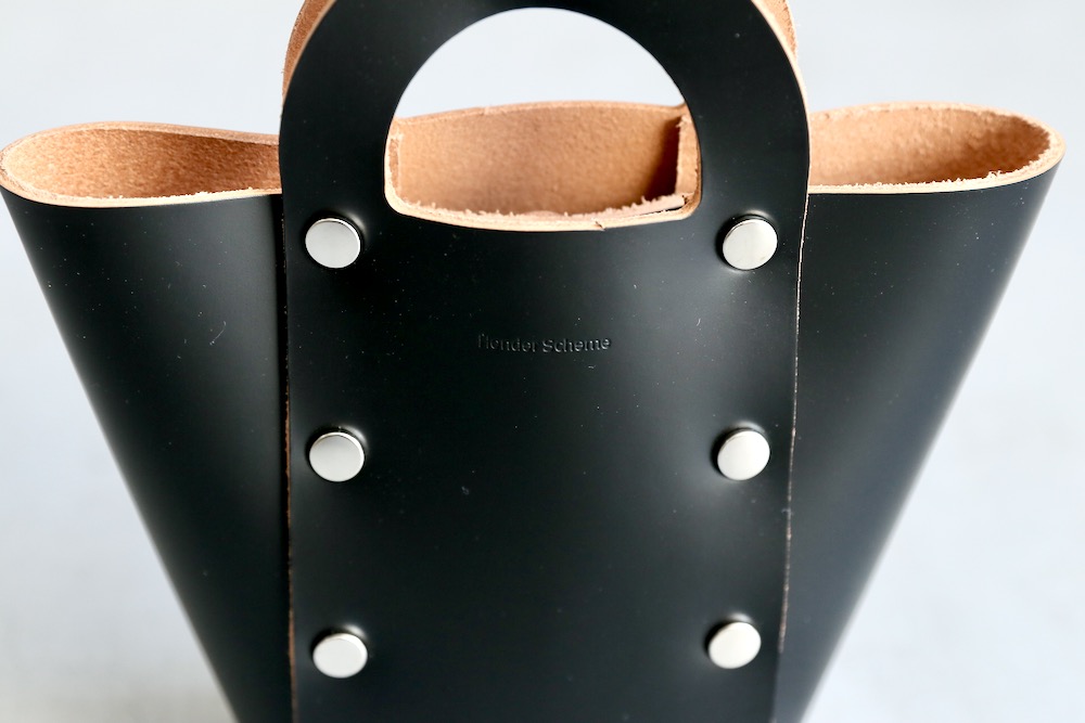 HenderScheme (���������������) "assemble daikei hand bag S"