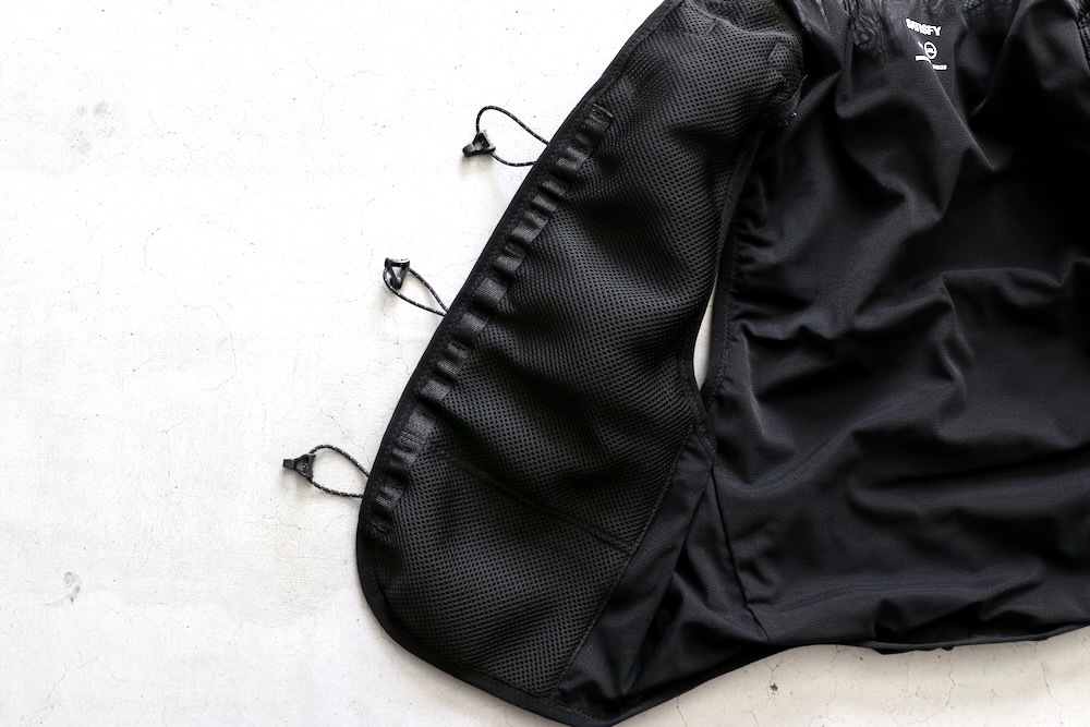 SATISFY(���ƥ����ե���) "TechSilk Drift Cordura 5L Hydration Vest"