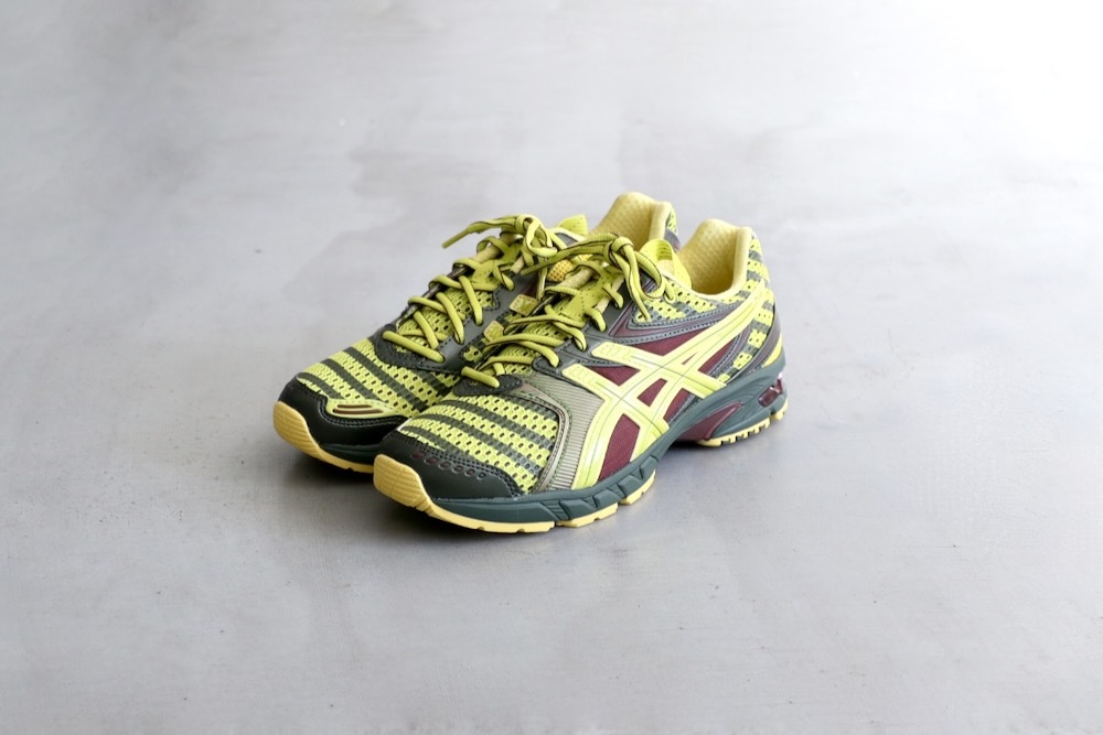 limitedASICS (å) "UB9-S GEL-DS TRAINER 14 DARK MUSTARD / TRUFFLE GREY"
