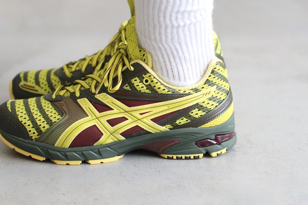 limitedASICS (å) "UB9-S GEL-DS TRAINER 14 DARK MUSTARD / TRUFFLE GREY"