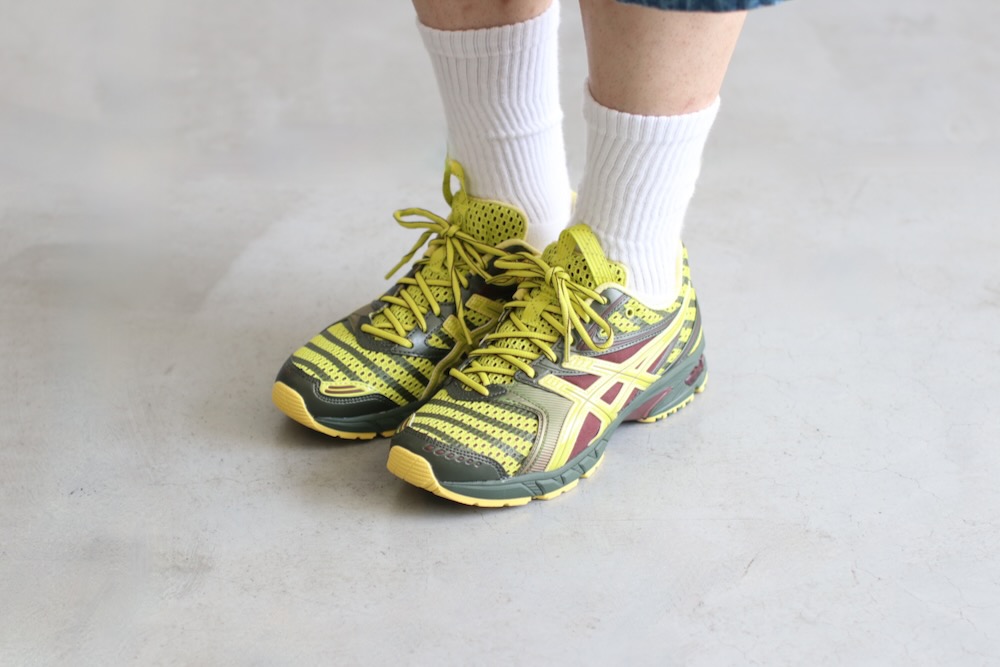 limitedASICS (å) "UB9-S GEL-DS TRAINER 14 DARK MUSTARD / TRUFFLE GREY"