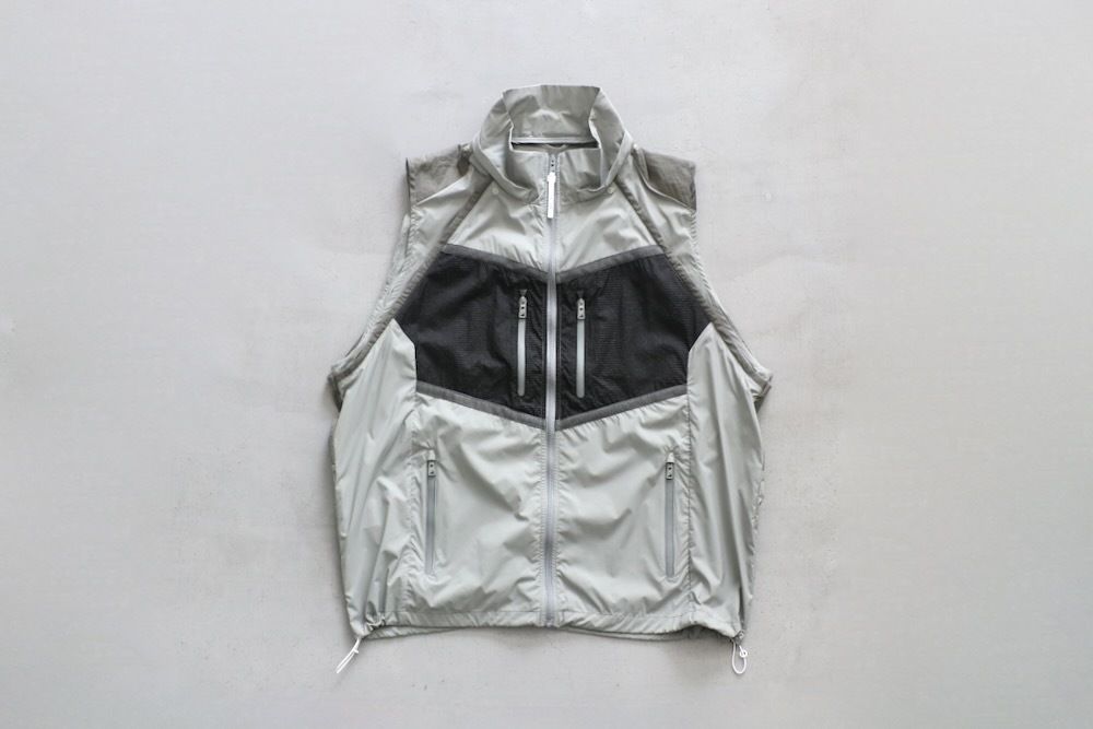 F/CE.(ե) "STOWABLE TRANSFORM JACKET"