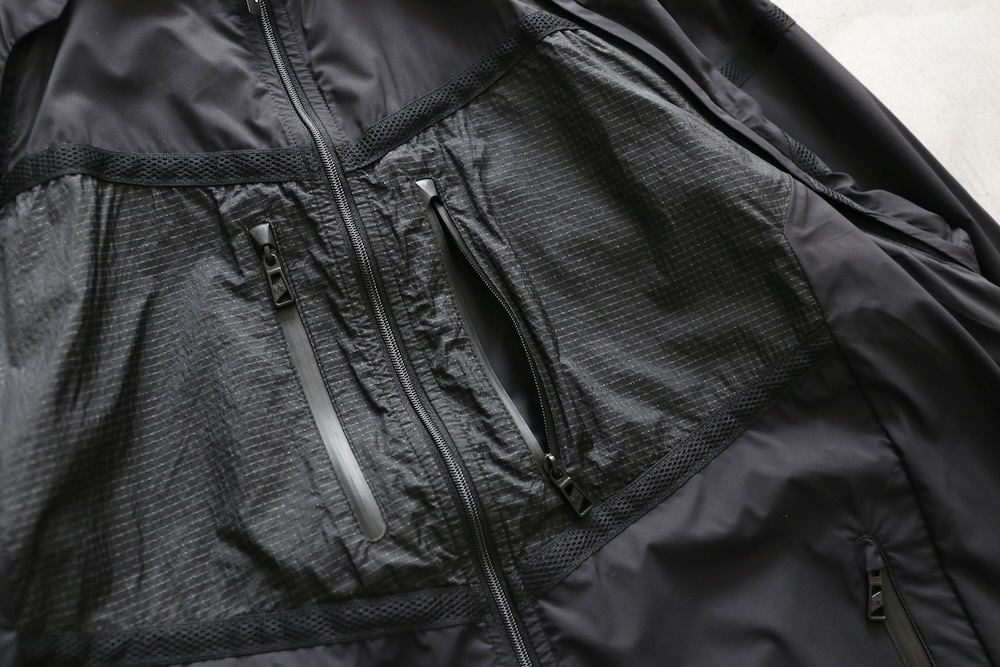 F/CE.(ե) "STOWABLE TRANSFORM JACKET"