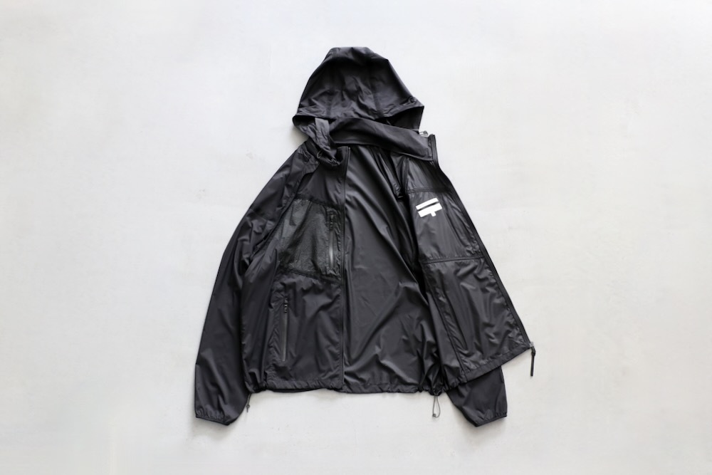 F/CE.(ե) "STOWABLE TRANSFORM JACKET"
