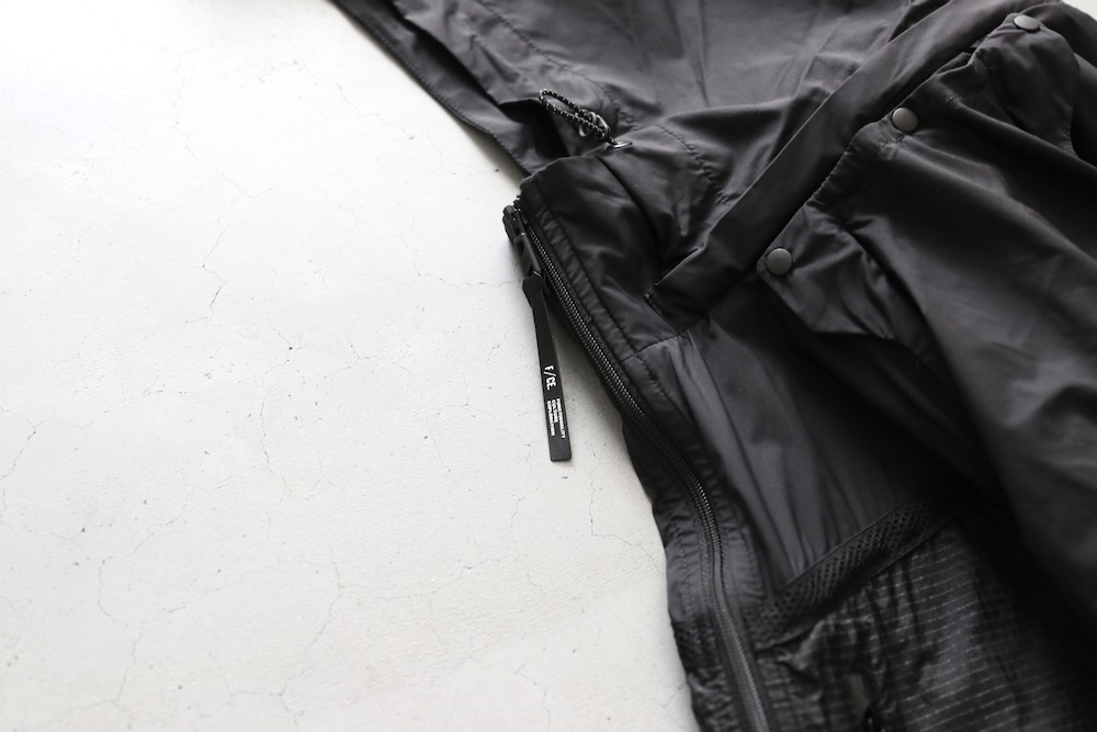F/CE.(ե) "STOWABLE TRANSFORM JACKET"