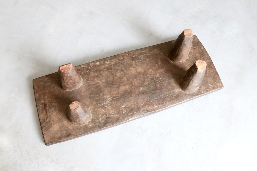 African Crafts (アフリカ工芸品) “セヌフォ族のテーブル - LIGHT