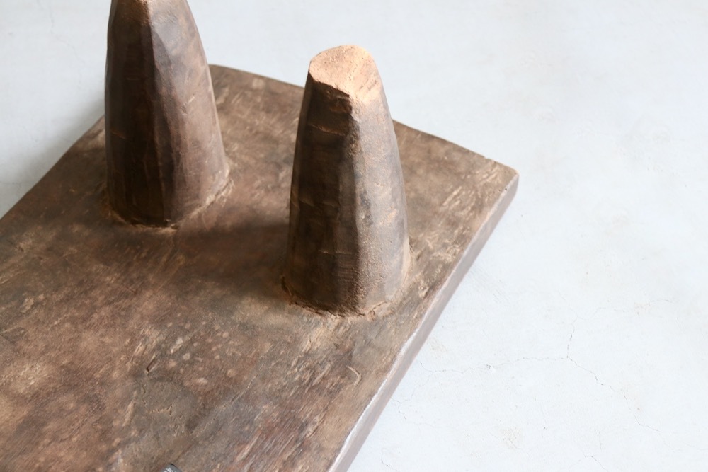 African Crafts (アフリカ工芸品) “セヌフォ族のテーブル - LIGHT