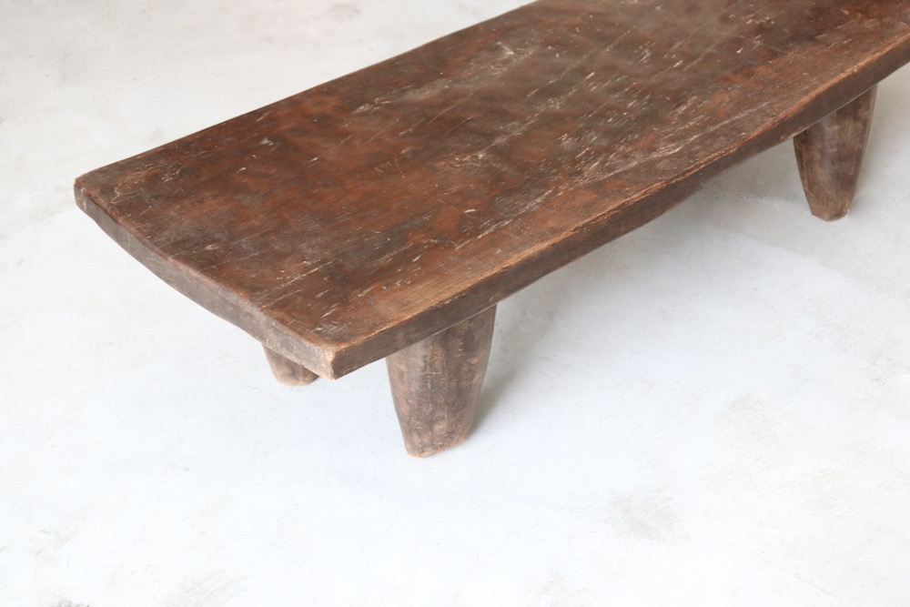 セヌフォ族 テーブル ベンチ セヌフォ族ベンチもう一台入荷しました 巨大セヌフォ族腰掛けを