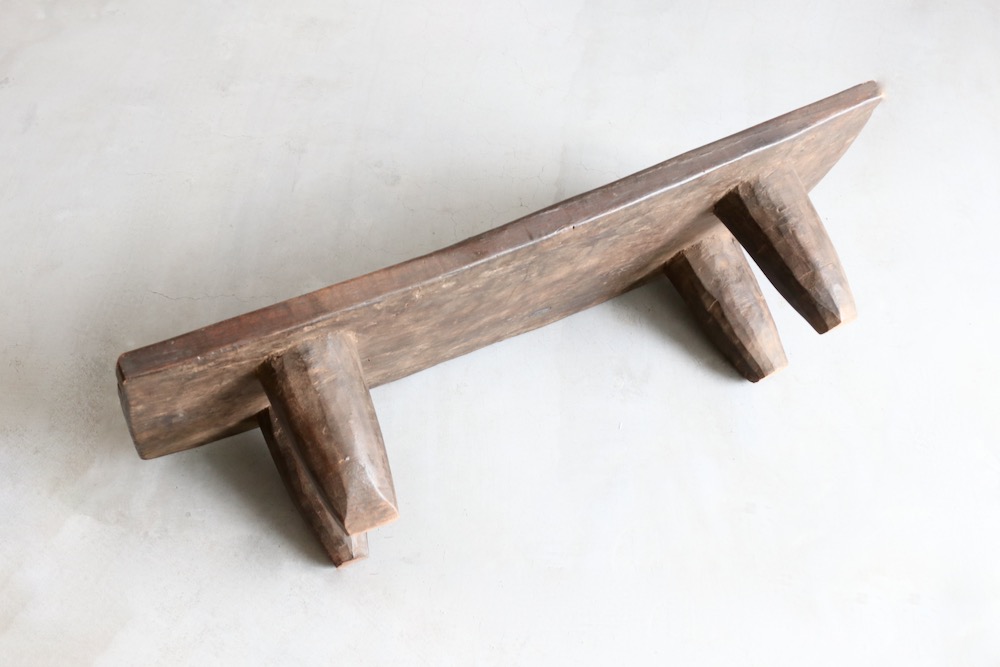 African Crafts (アフリカ工芸品) “セヌフォ族のテーブル - LIGHT