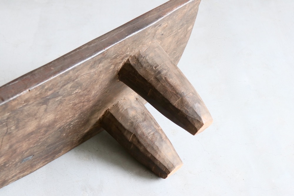 African Crafts (アフリカ工芸品) “セヌフォ族のテーブル - LIGHT