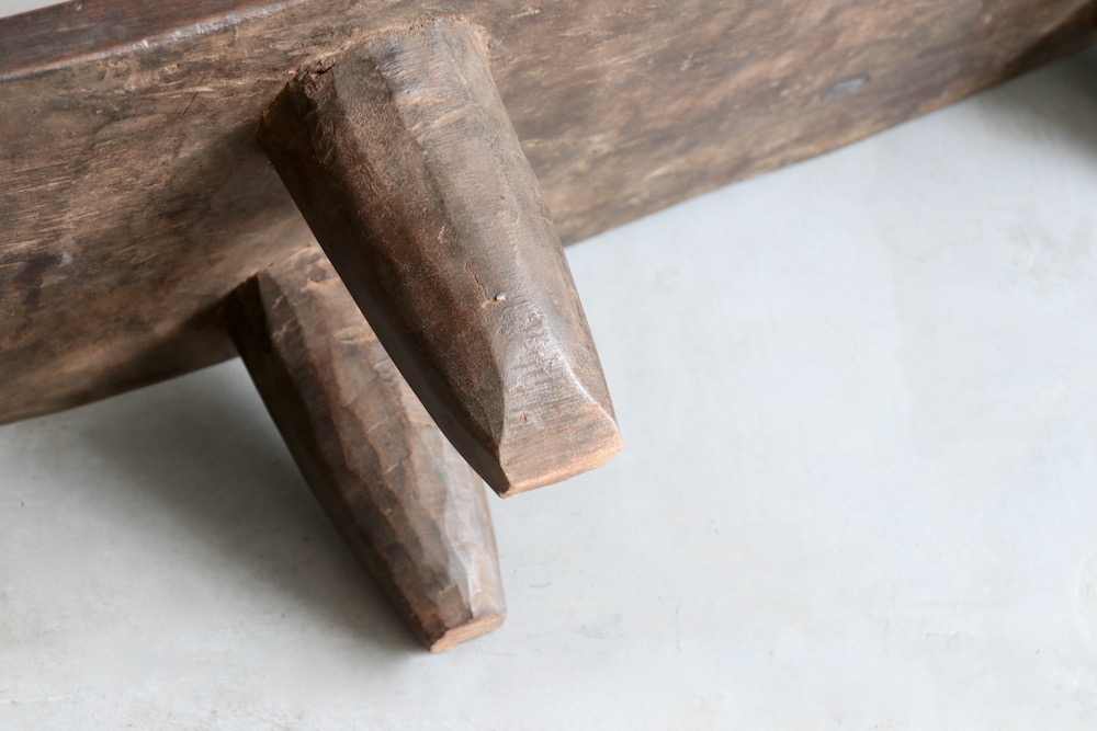 African Crafts (アフリカ工芸品) “セヌフォ族のテーブル - LIGHT