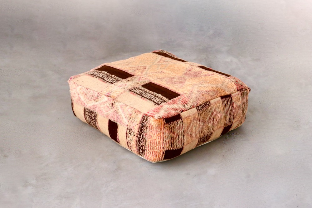 LIGHT YEARS(�饤�� ���䡼��)"RUG POUF(�ץ�) -ZANAFI-"