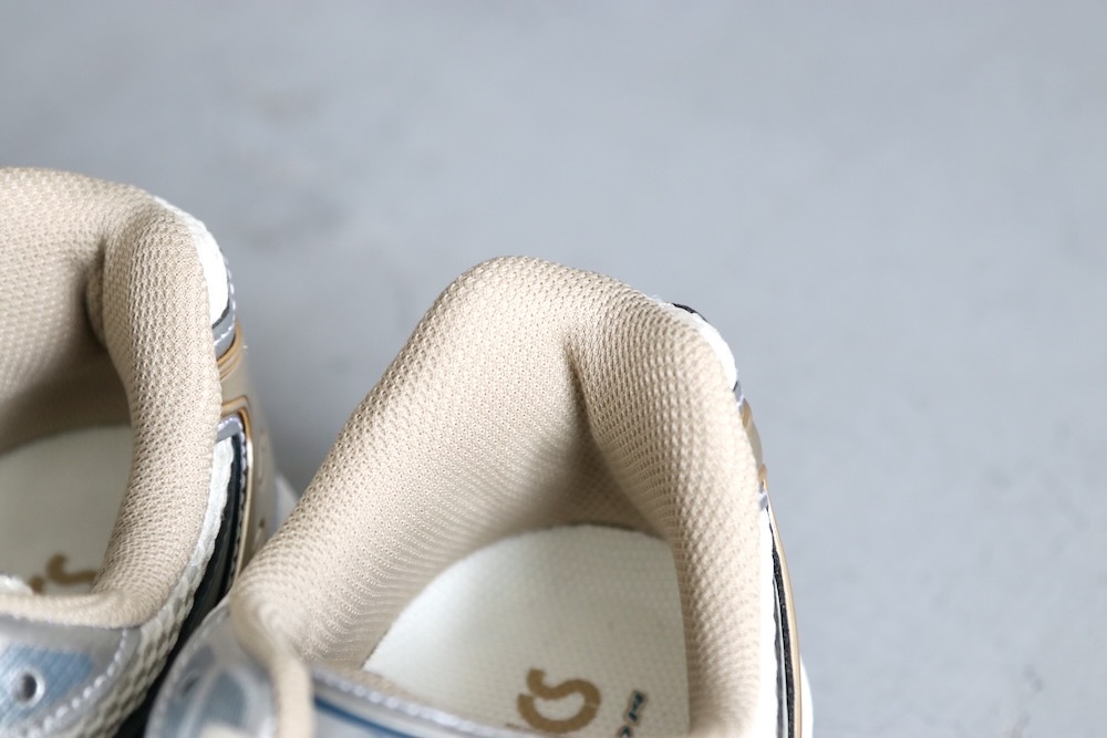 ASICS (å) "GEL-KAYANO 14 Cream/Pure Silver"