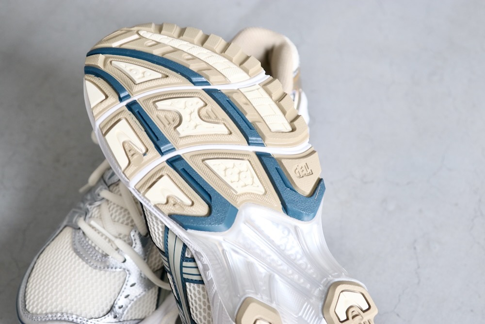 ASICS (å) "GEL-KAYANO 14 Cream/Pure Silver"