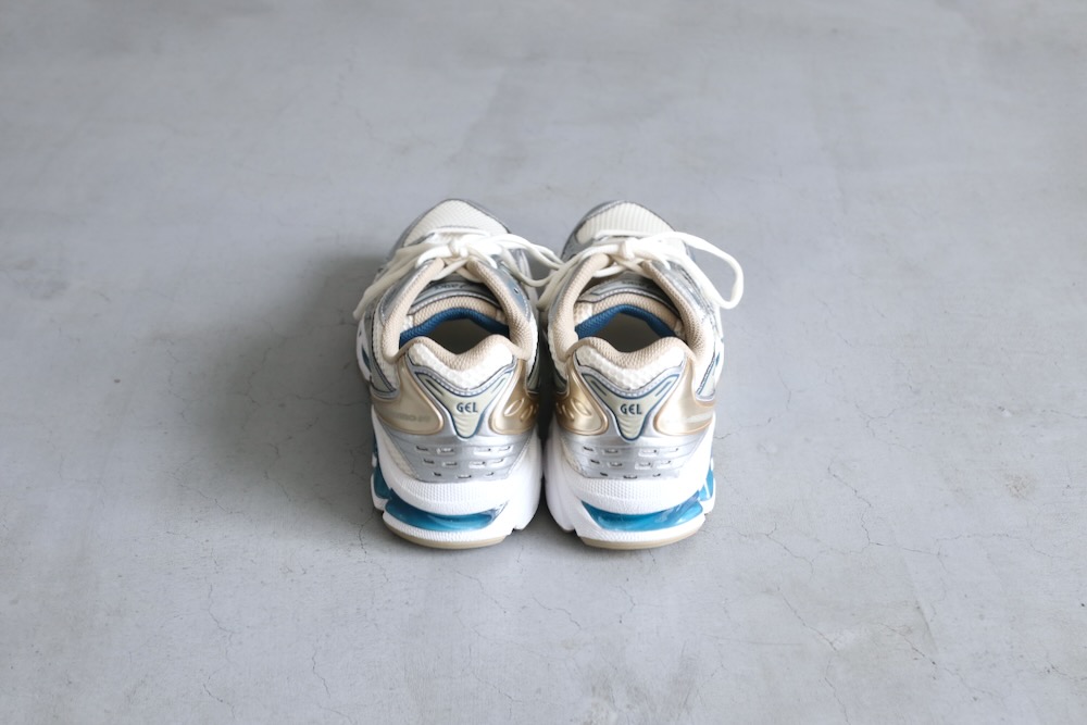 ASICS (å) "GEL-KAYANO 14 Cream/Pure Silver"