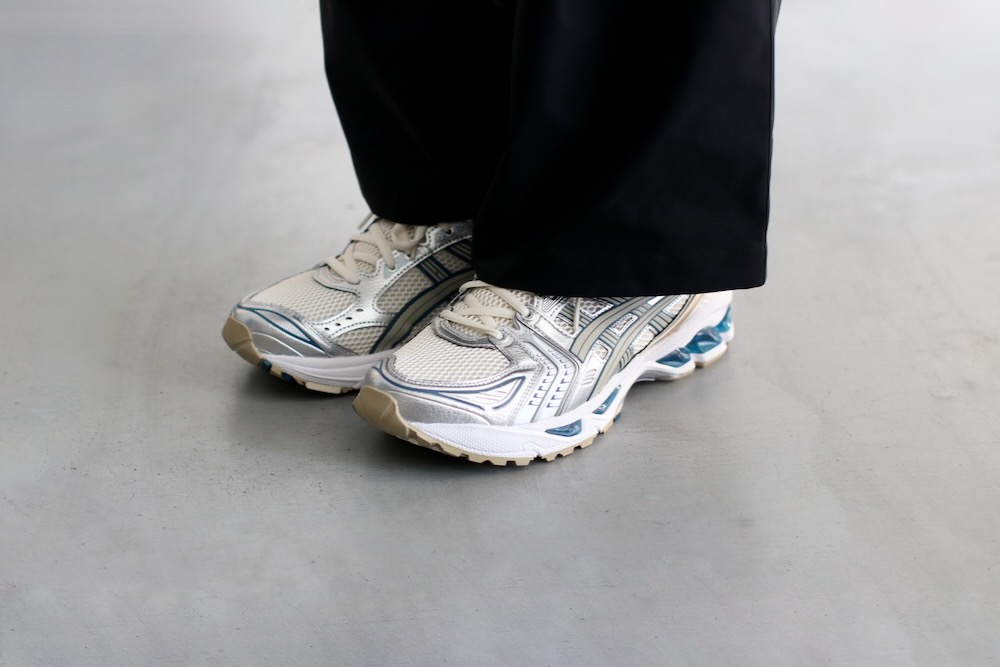 ASICS (å) "GEL-KAYANO 14 Cream/Pure Silver"