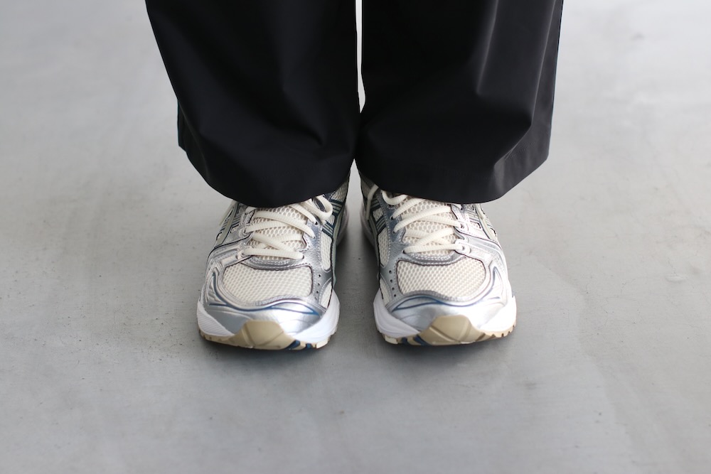 ASICS (å) "GEL-KAYANO 14 Cream/Pure Silver"