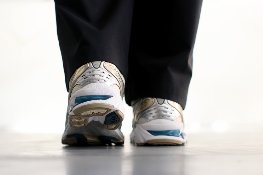 ASICS (å) "GEL-KAYANO 14 Cream/Pure Silver"