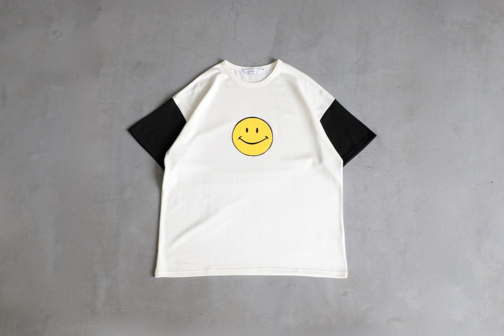 [20% > 30%OFF] Sasquatchfabrix.(��������å��ե��֥�å���) "SMILE 2TONE T-SHIRT"