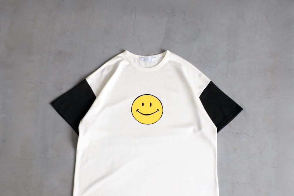 [20% > 30%OFF] Sasquatchfabrix.(��������å��ե��֥�å���) "SMILE 2TONE T-SHIRT"