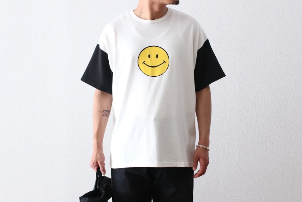 [20% > 30%OFF] Sasquatchfabrix.(��������å��ե��֥�å���) "SMILE 2TONE T-SHIRT"