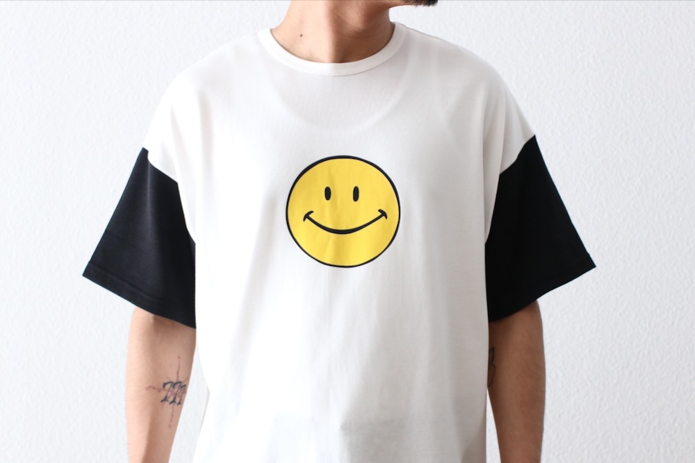[20% > 30%OFF] Sasquatchfabrix.(��������å��ե��֥�å���) "SMILE 2TONE T-SHIRT"