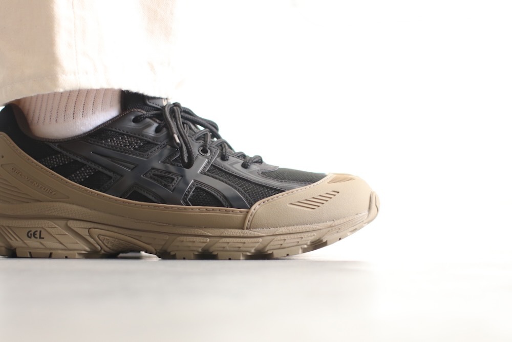 ASICS (�����å���) "GEL-VENTURE 6 SHIELD Black/Pepper"