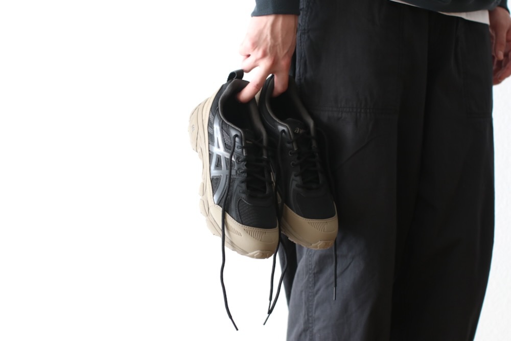 ASICS (�����å���) "GEL-VENTURE 6 SHIELD Black/Pepper"