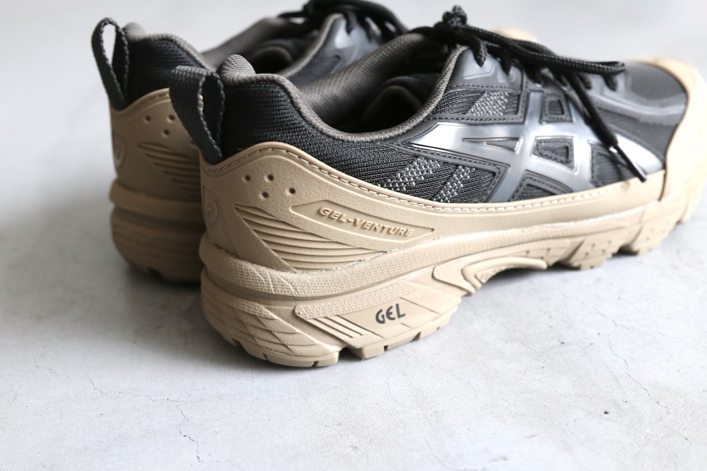 ASICS (�����å���) "GEL-VENTURE 6 SHIELD Black/Pepper"