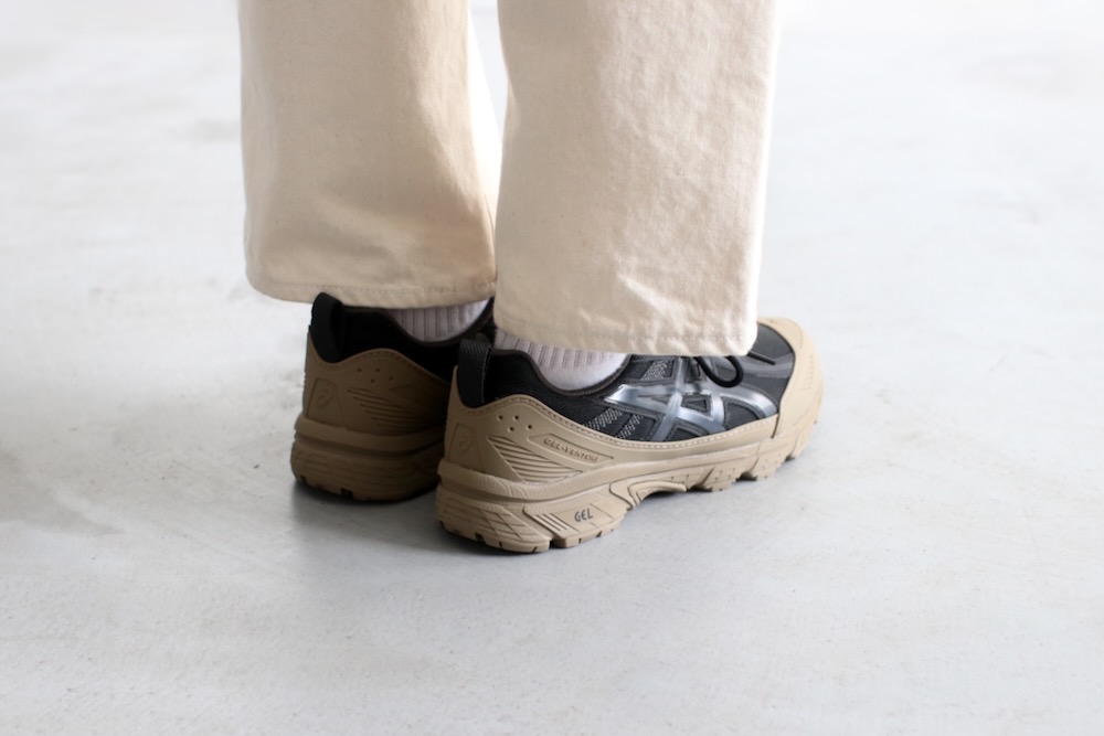 ASICS (�����å���) "GEL-VENTURE 6 SHIELD Black/Pepper"