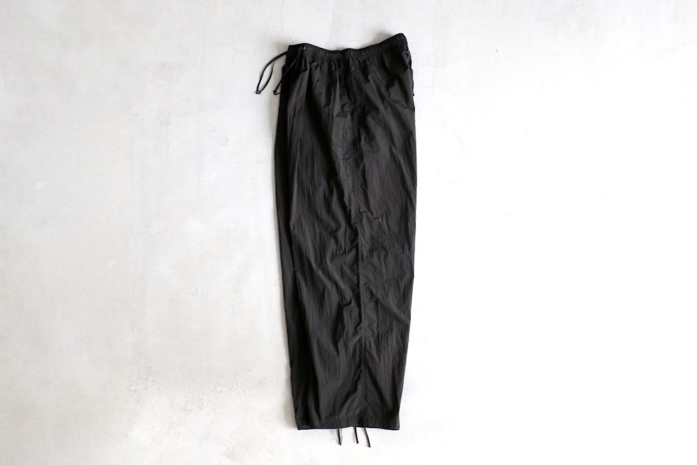 ATON (ȥ) "HAND DYED NYLON UTILITY PANTS"