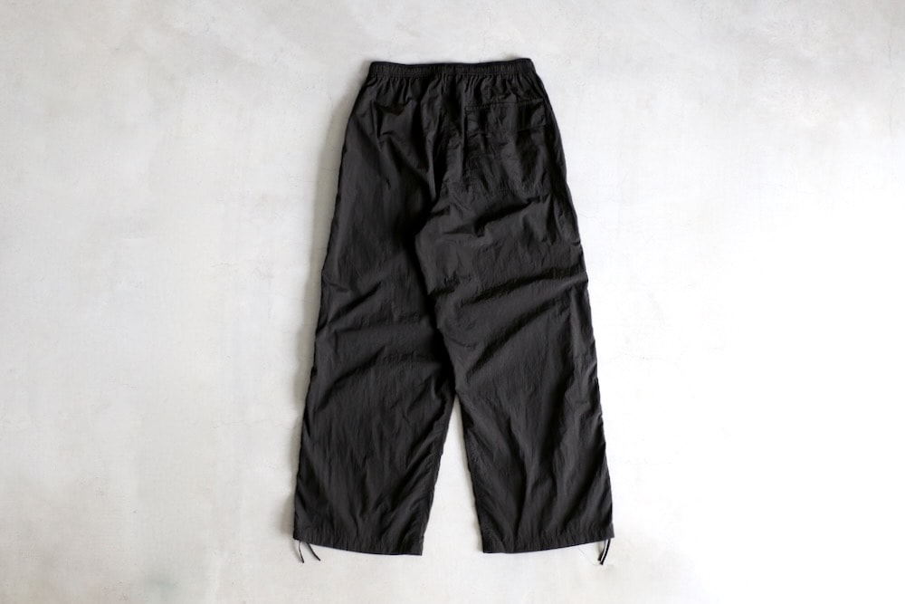 ATON (ȥ) "HAND DYED NYLON UTILITY PANTS"