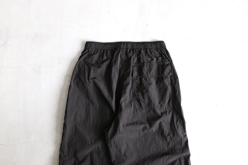 ATON (ȥ) "HAND DYED NYLON UTILITY PANTS"