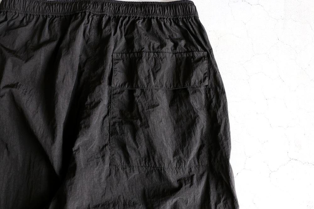 ATON (ȥ) "HAND DYED NYLON UTILITY PANTS"