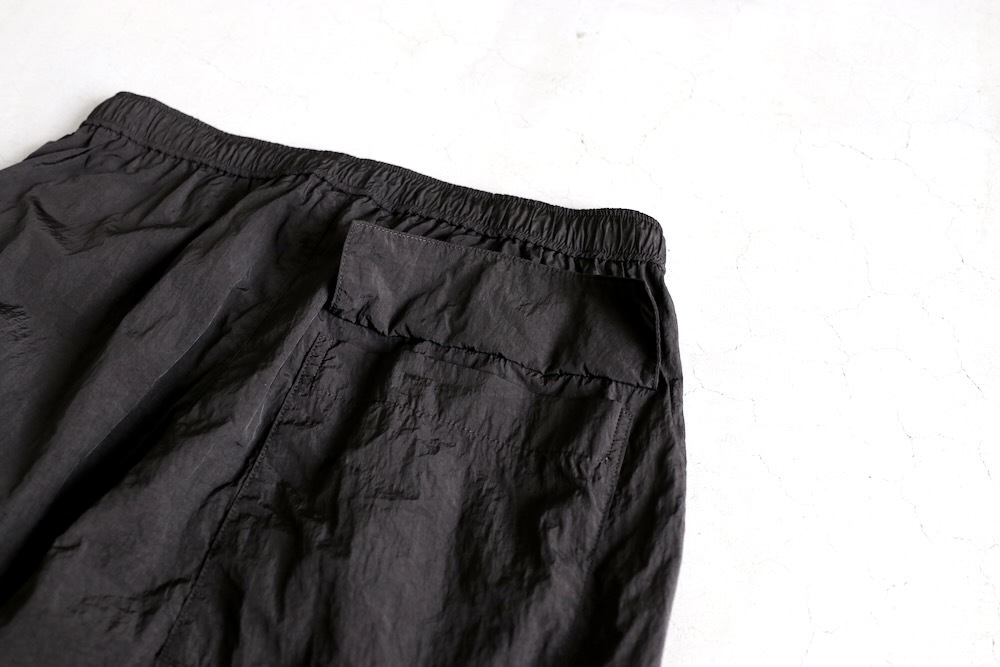 ATON (ȥ) "HAND DYED NYLON UTILITY PANTS"
