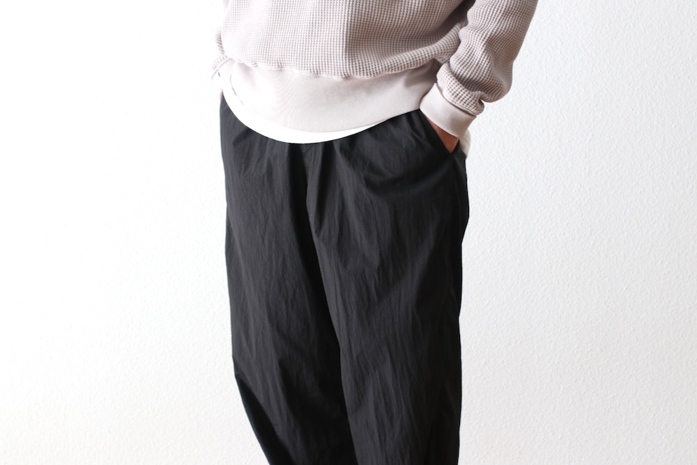 ATON (ȥ) "HAND DYED NYLON UTILITY PANTS"