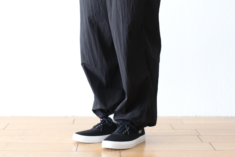 ATON (ȥ) "HAND DYED NYLON UTILITY PANTS"