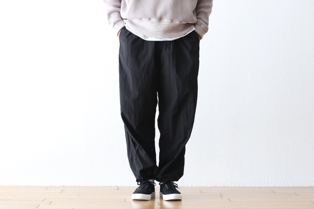 ATON (ȥ) "HAND DYED NYLON UTILITY PANTS"